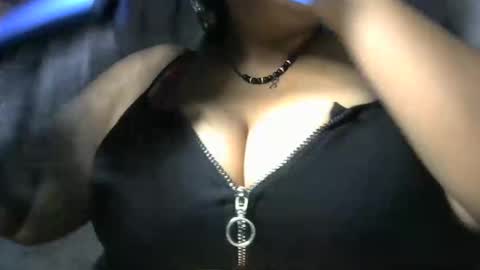 mai latina online show from November 22, 1:28 am