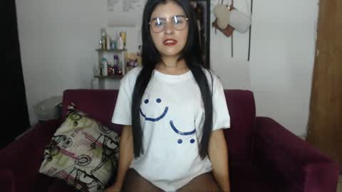 seleena_01 online show from January 9, 10:35 pm