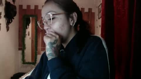 sexy lolas online show from December 2, 5:52 am