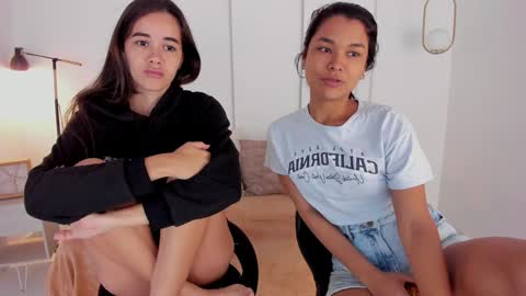 chanell and yina online show from December 11, 1:01 pm