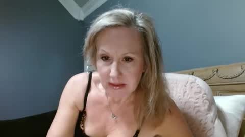 LisaisLuscious online show from January 1, 2:26 pm