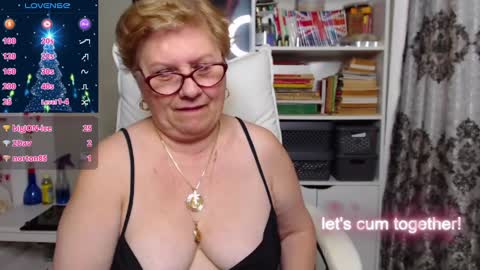 sexylynette4u online show from December 12, 9:32 am