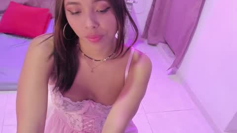 sharol_nia1 online show from January 6, 9:02 am