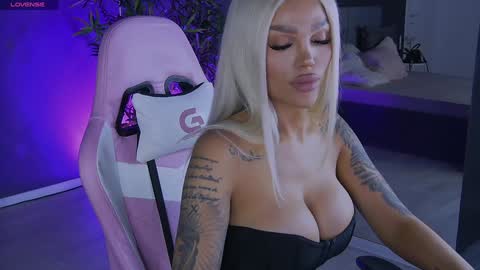 shayblonde online show from December 30, 8:51 pm