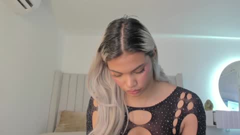 shelynna_azzul online show from November 12, 7:50 pm