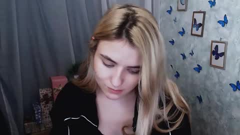 shy_sabrina_ online show from January 21, 1:27 pm