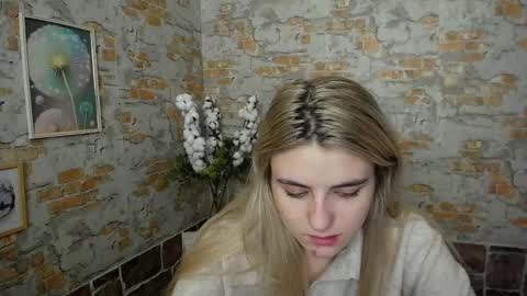 shy_sabrina_ online show from January 5, 7:49 am