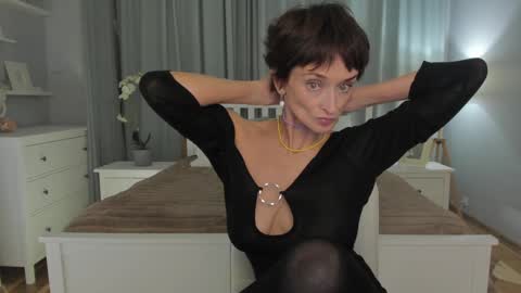 Simona  online show from December 29, 1:30 pm