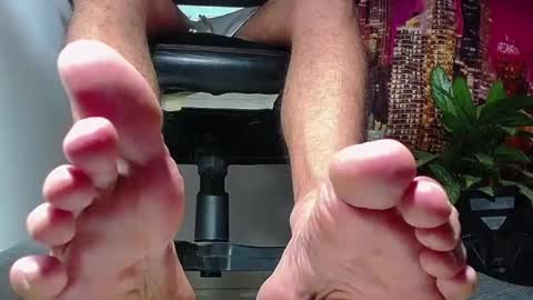 only foot                         worshipers here online show from December 26, 7:12 pm