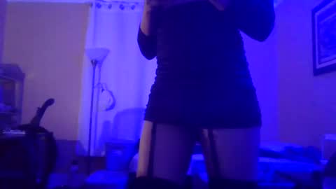 sissy_buns online show from January 1, 6:41 am