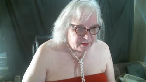 Sissy Diane online show from January 1, 1:53 pm