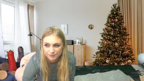 Elise online show from December 6, 2:38 pm