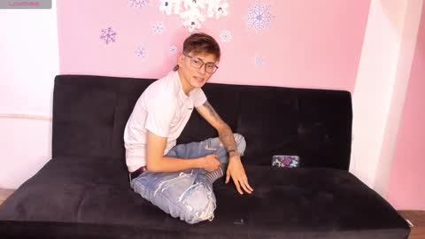 skinnyx_cute19 online show from December 22, 12:28 am