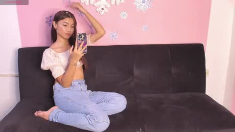 skinnyx_cute19 online show from December 28, 11:41 pm