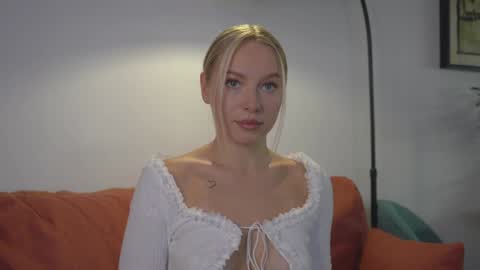 Candice Snow online show from November 11, 1:39 pm