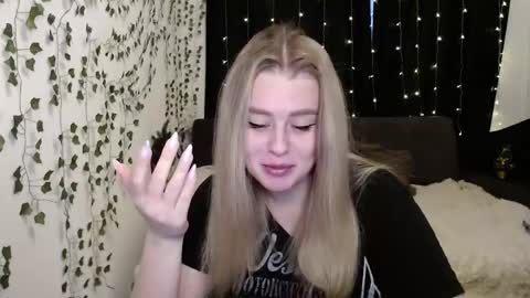 sofia_rosemary online show from December 28, 12:21 pm