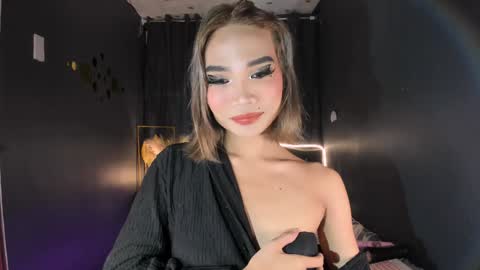 lingyen69- ON IG online show from December 1, 5:50 pm