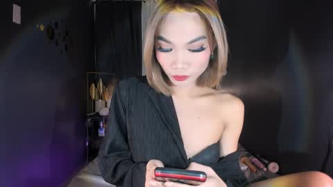 lingyen69- ON IG online show from December 6, 8:49 pm