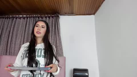 sophi_thaylor online show from December 2, 12:52 pm