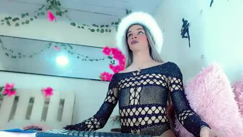 sophie_miaa online show from December 16, 9:04 pm