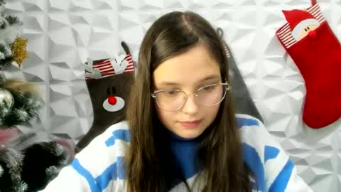 sophiedreamss online show from December 15, 10:37 am