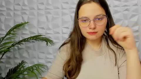 sophiedreamss online show from December 11, 9:28 am