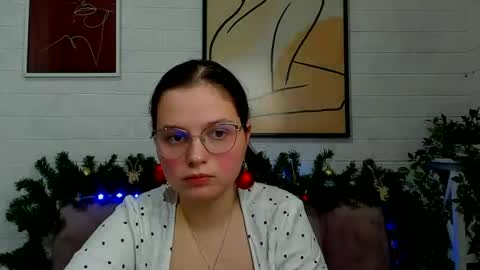 sophiedreamss online show from December 20, 2:08 pm