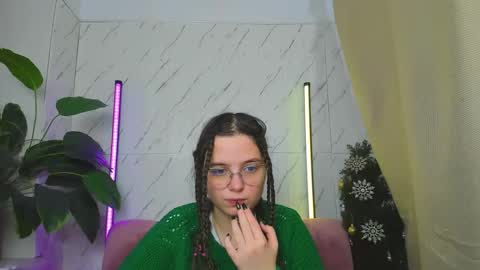 sophiedreamss online show from December 30, 8:05 am