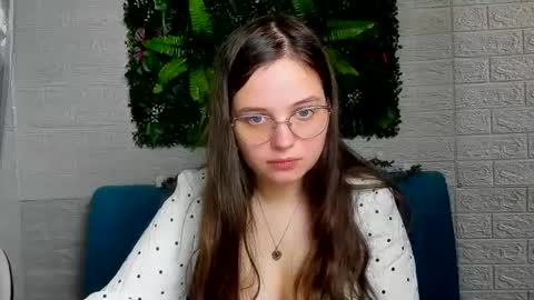 sophiedreamss online show from December 18, 1:21 pm