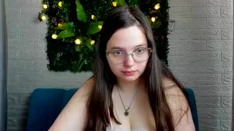 sophiedreamss online show from December 13, 9:32 am