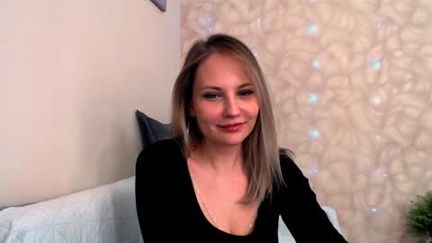 Naomi online show from December 6, 5:11 pm