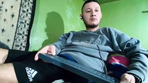 sweet_guy35 online show from December 22, 3:16 pm