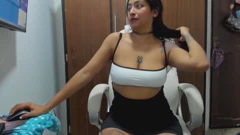 sweet_robyn online show from January 1, 4:42 am