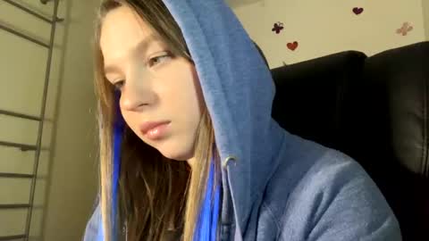 sweetalissa18 online show from December 14, 1:59 pm