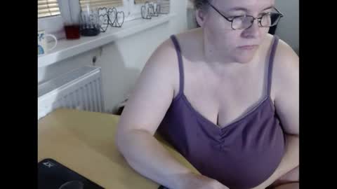 Sweetboobs85h online show from November 27, 8:12 pm