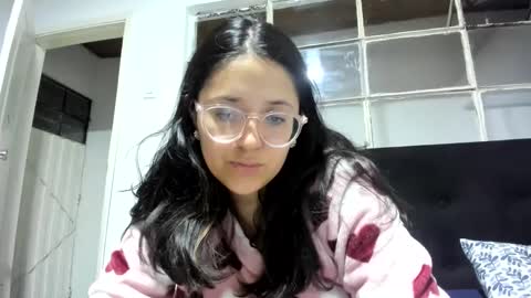 sweetyypeach online show from January 4, 3:51 am