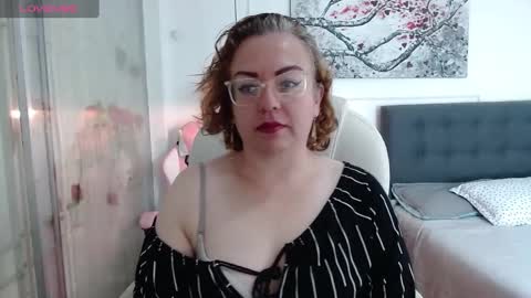 tania_goddess_ online show from November 13, 8:25 pm