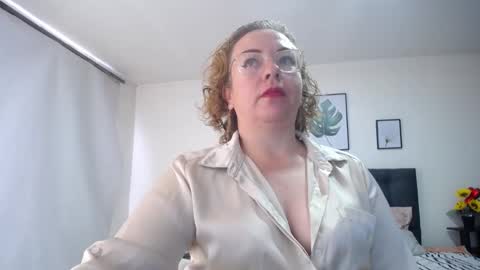 tania_goddess_ online show from November 14, 2:20 pm