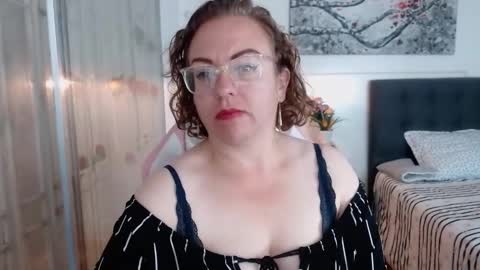 tania_goddess_ online show from November 21, 8:05 pm