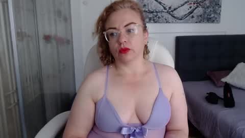 tania_goddess_ online show from December 31, 2:01 pm