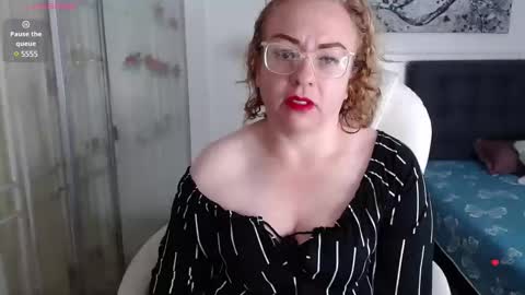 tania_goddess_ online show from December 20, 12:10 pm