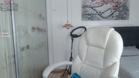 tania_goddess_ online show from December 9, 5:16 pm