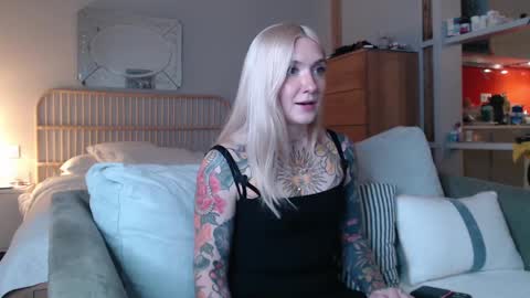 tattoobbgirl online show from February 7, 5:19 pm