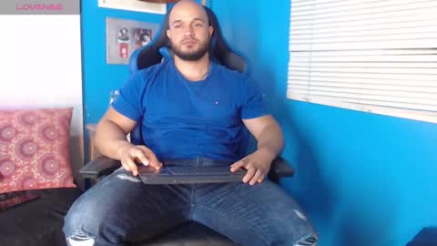 thomas_g27 online show from November 11, 3:18 pm