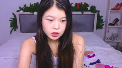 tina__kim online show from December 26, 5:18 am