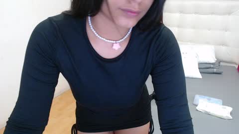 tiny_whore18 online show from December 11, 3:09 pm