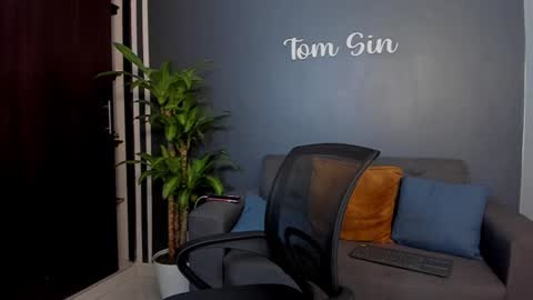 Tom Sin online show from December 22, 4:05 am