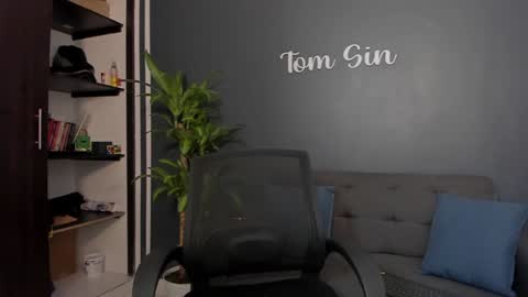 Tom Sin online show from December 4, 11:48 pm