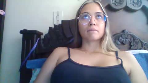 triana_bell online show from November 14, 5:35 pm