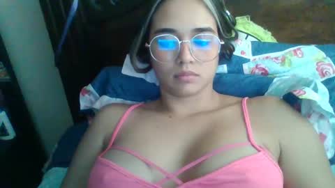 triana_bell online show from November 16, 5:08 pm